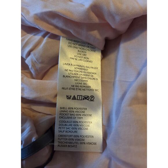 By Anthropologie Soft Pink Pleated Silky flowy Shorts size Small NWT - Picture 3 of 4